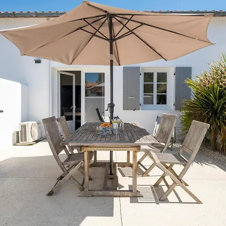 Les Minutias Village