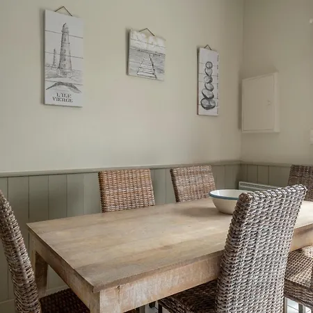 Les Minutias Village Holiday home *