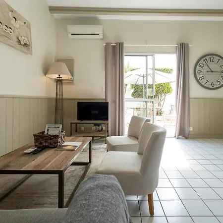 Les Minutias Village Holiday home