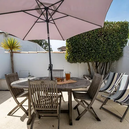 Les Minutias Village Holiday home *