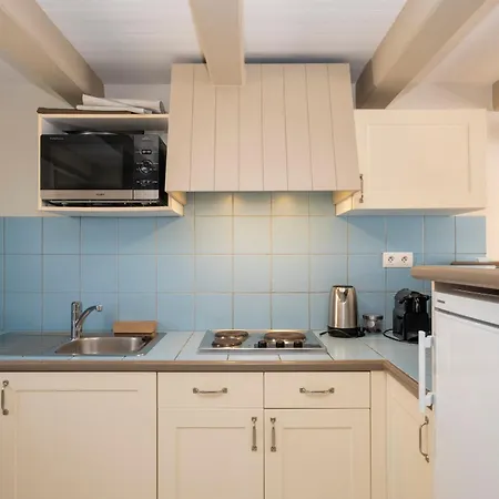 Les Minutias Village *