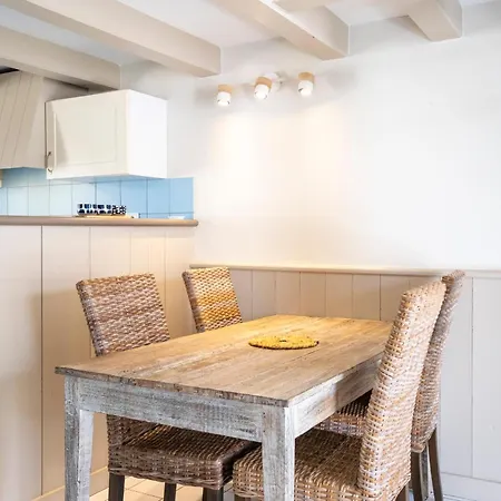 Les Minutias Village