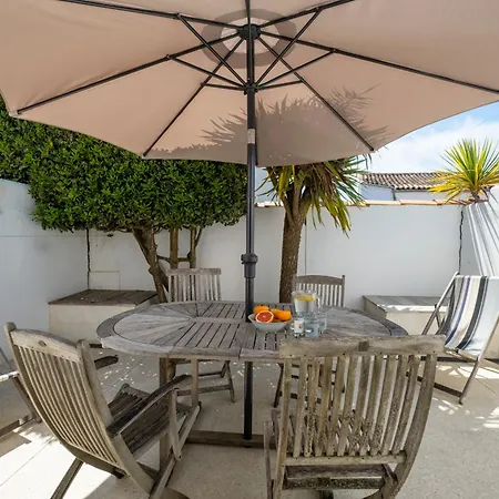 Les Minutias Village *