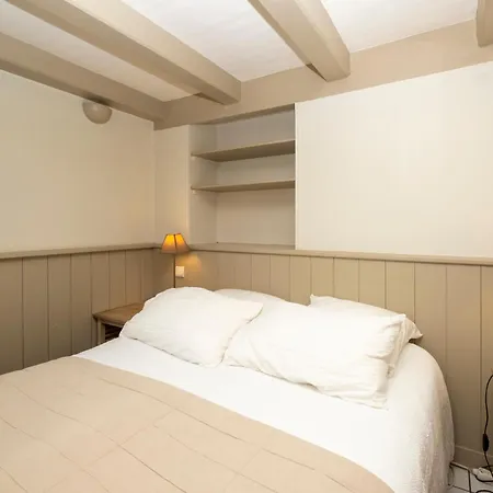 Les Minutias Village