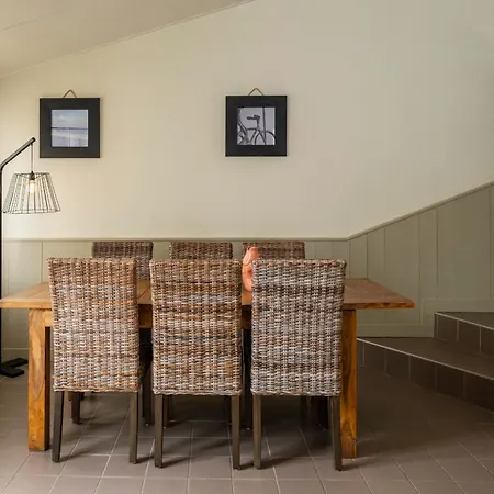 Les Minutias Village *