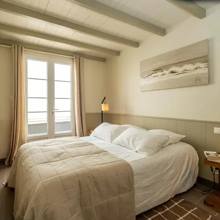 Les Minutias Village *