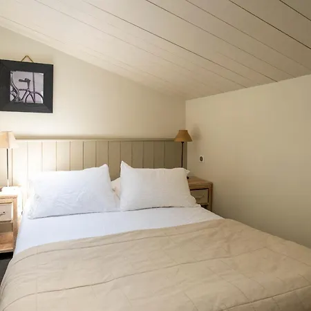 Les Minutias Village