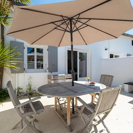 Les Minutias Village