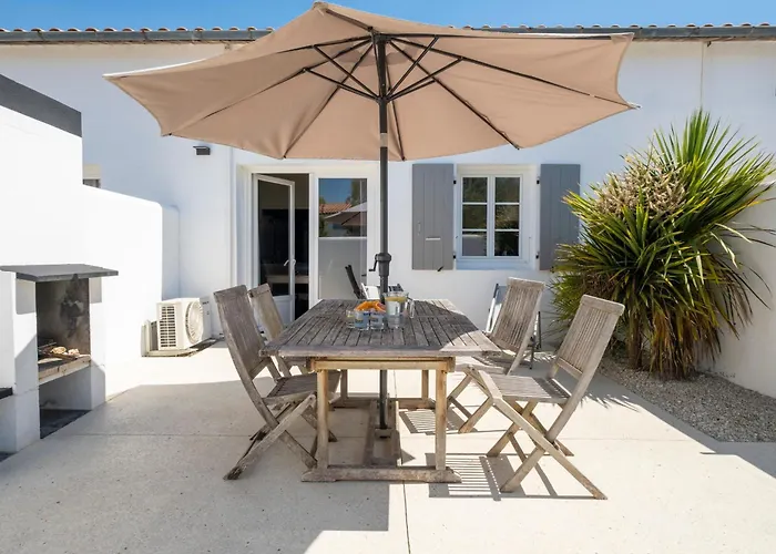 Les Minutias Village