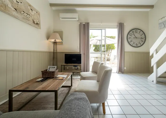 Les Minutias Village Holiday home