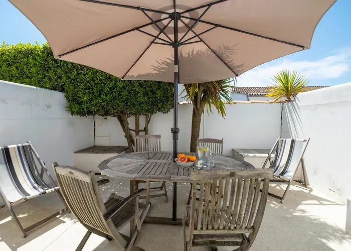 Les Minutias Village *