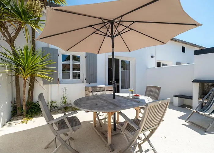 Les Minutias Village